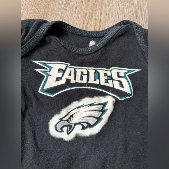 Philadelphia Eagles Onesie Baby Size 9-12 Mo Black Green - Picture 2 of 6